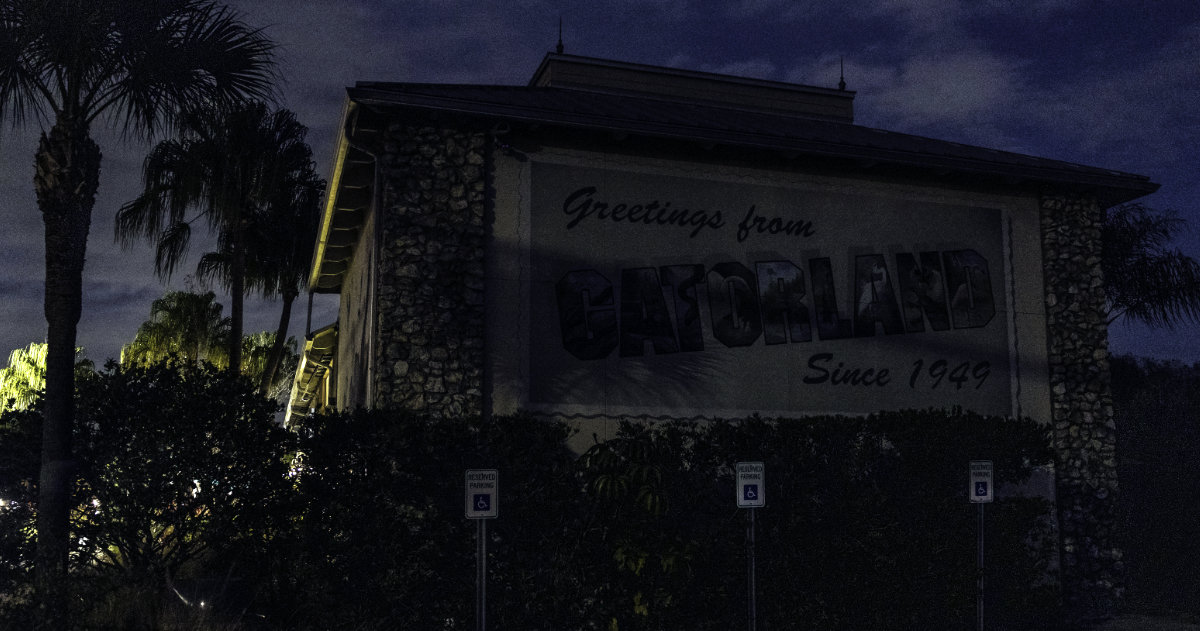 Orlando Outdoor Lighting Gatorland-mural-off